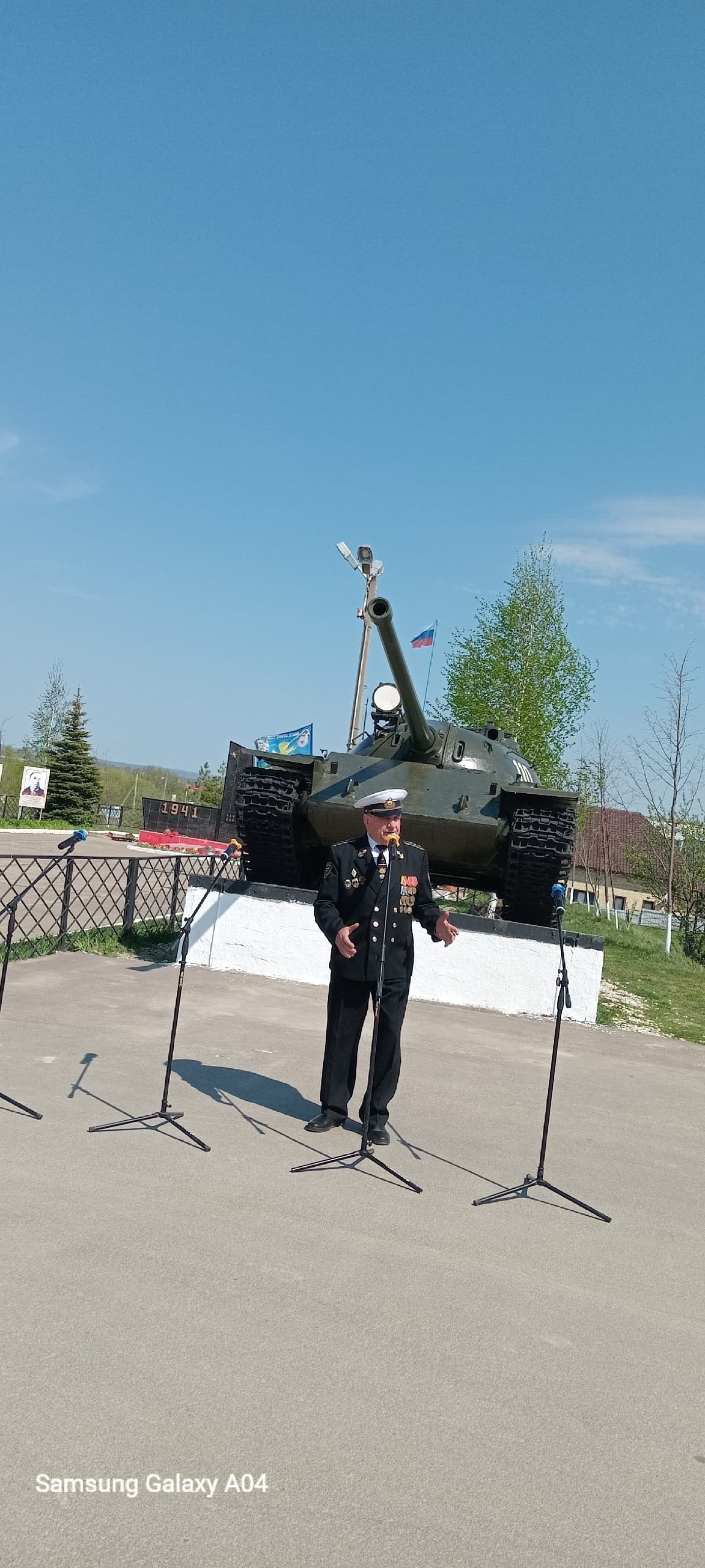 Показательные выступления ВПК «Вятка-Каскад» и открытый микрофон на площади ДК