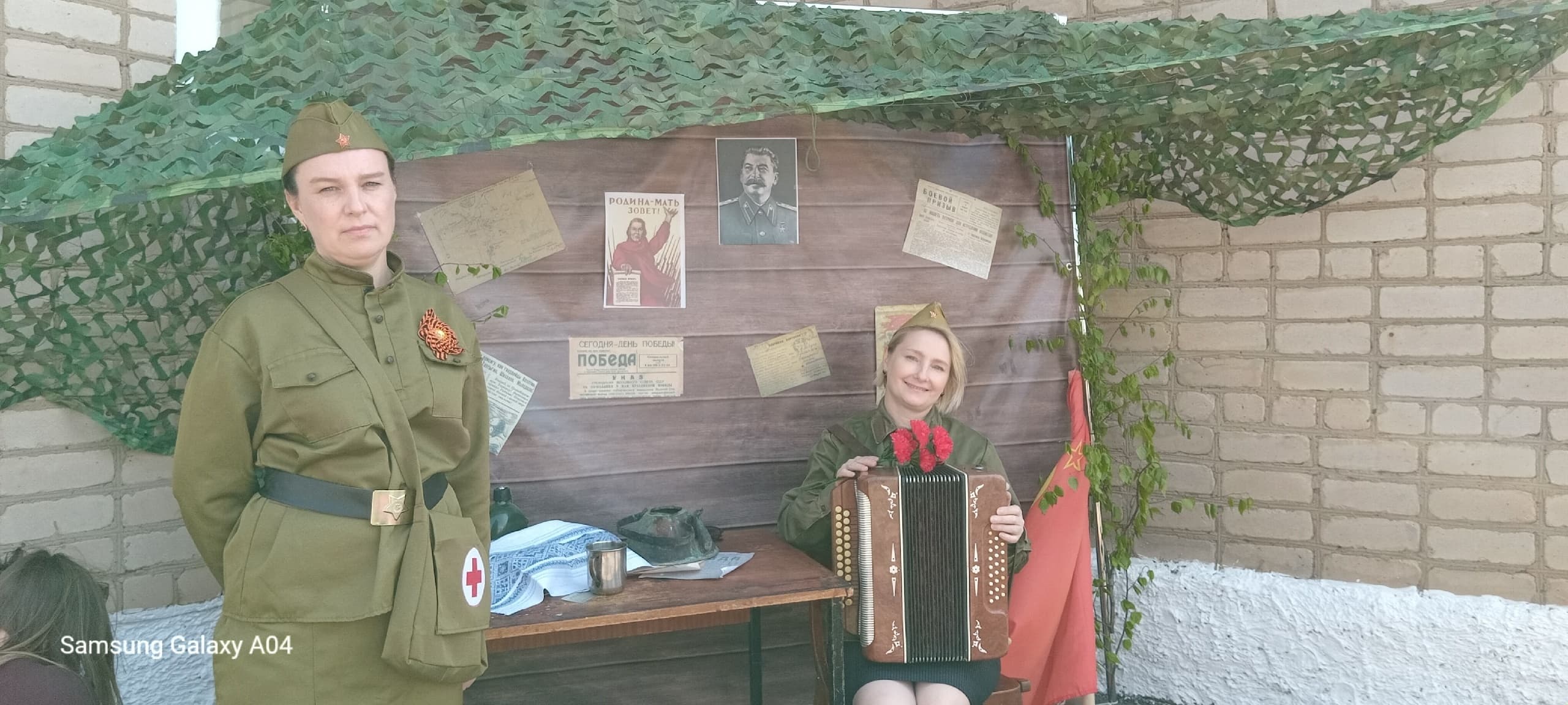 Показательные выступления ВПК «Вятка-Каскад» и открытый микрофон на площади ДК