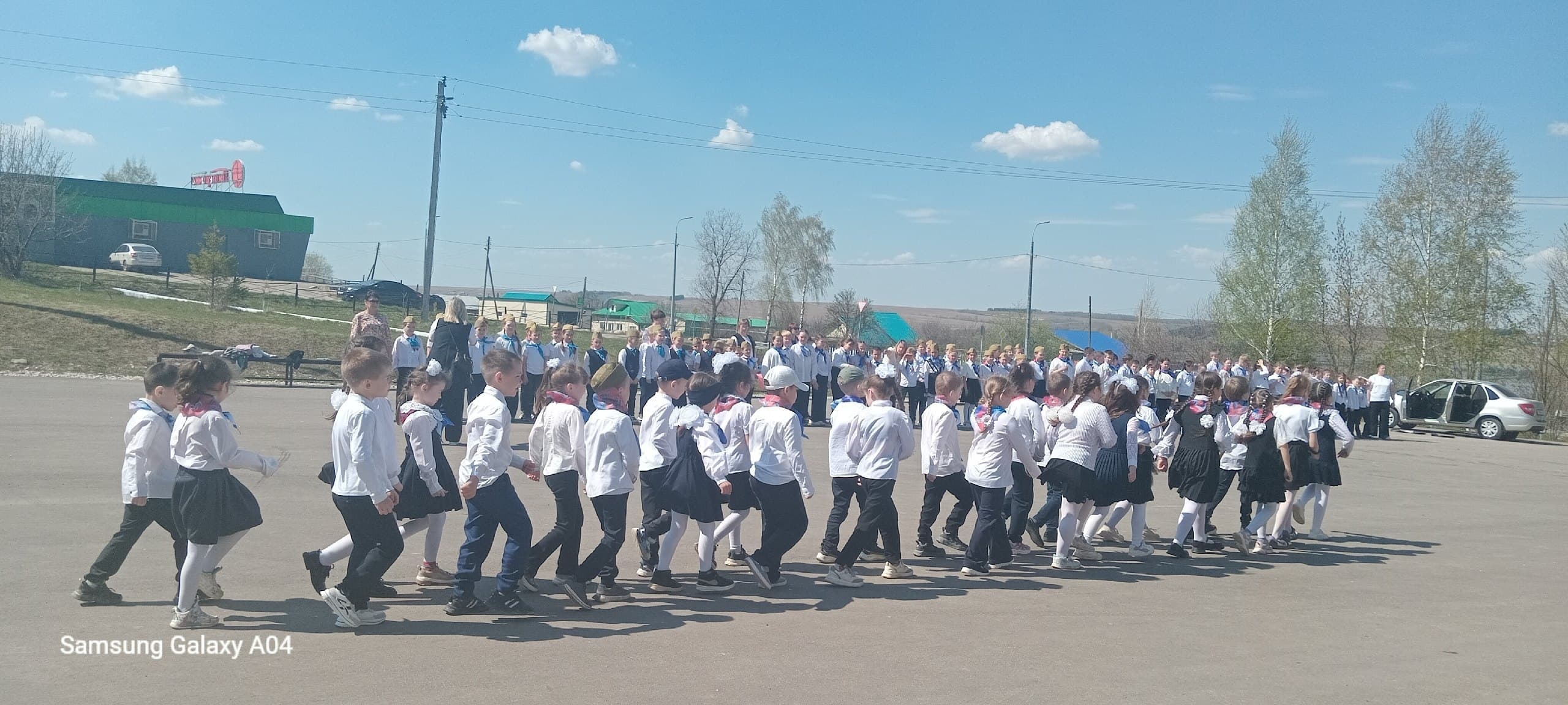 Смотр песни и строя учащихся школы прошёл в Калинино