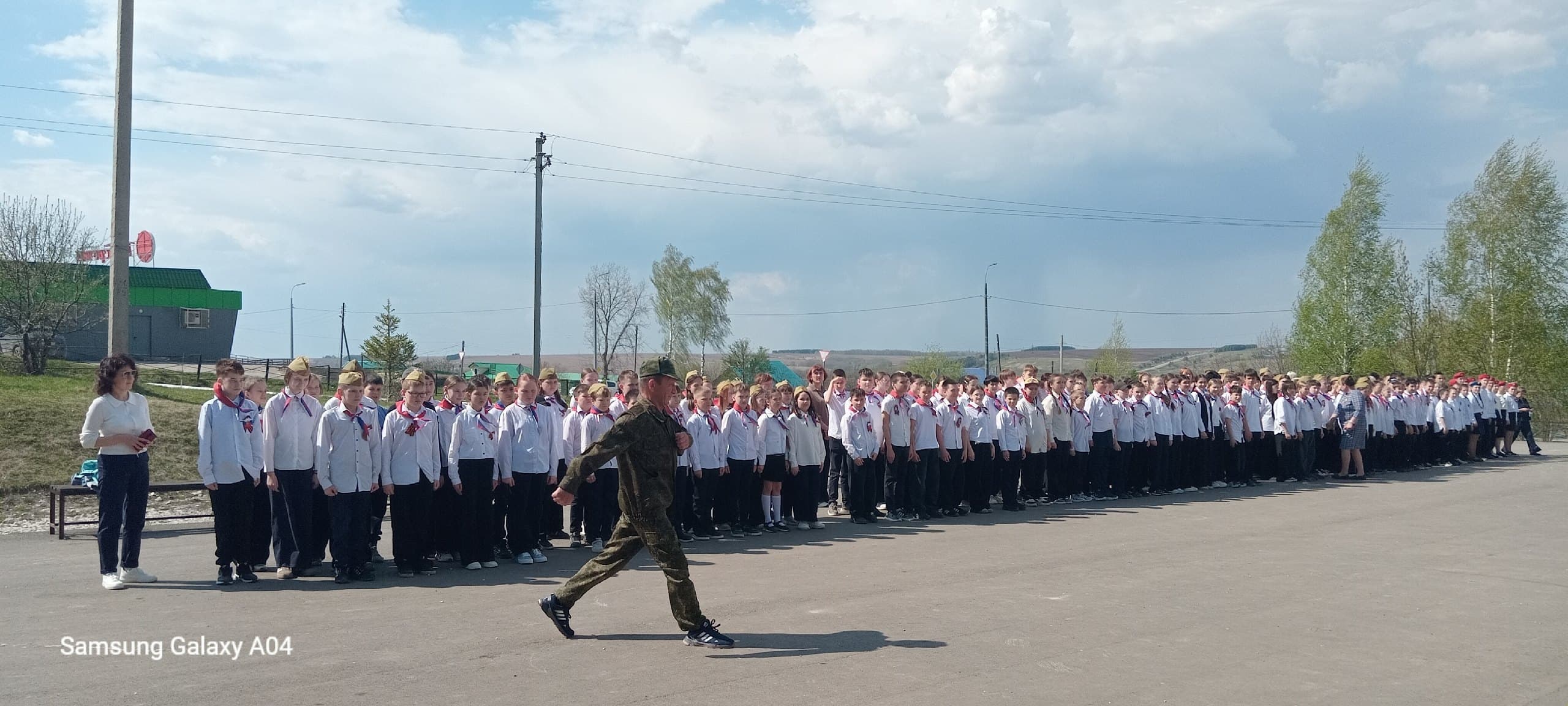 Смотр песни и строя учащихся школы прошёл в Калинино