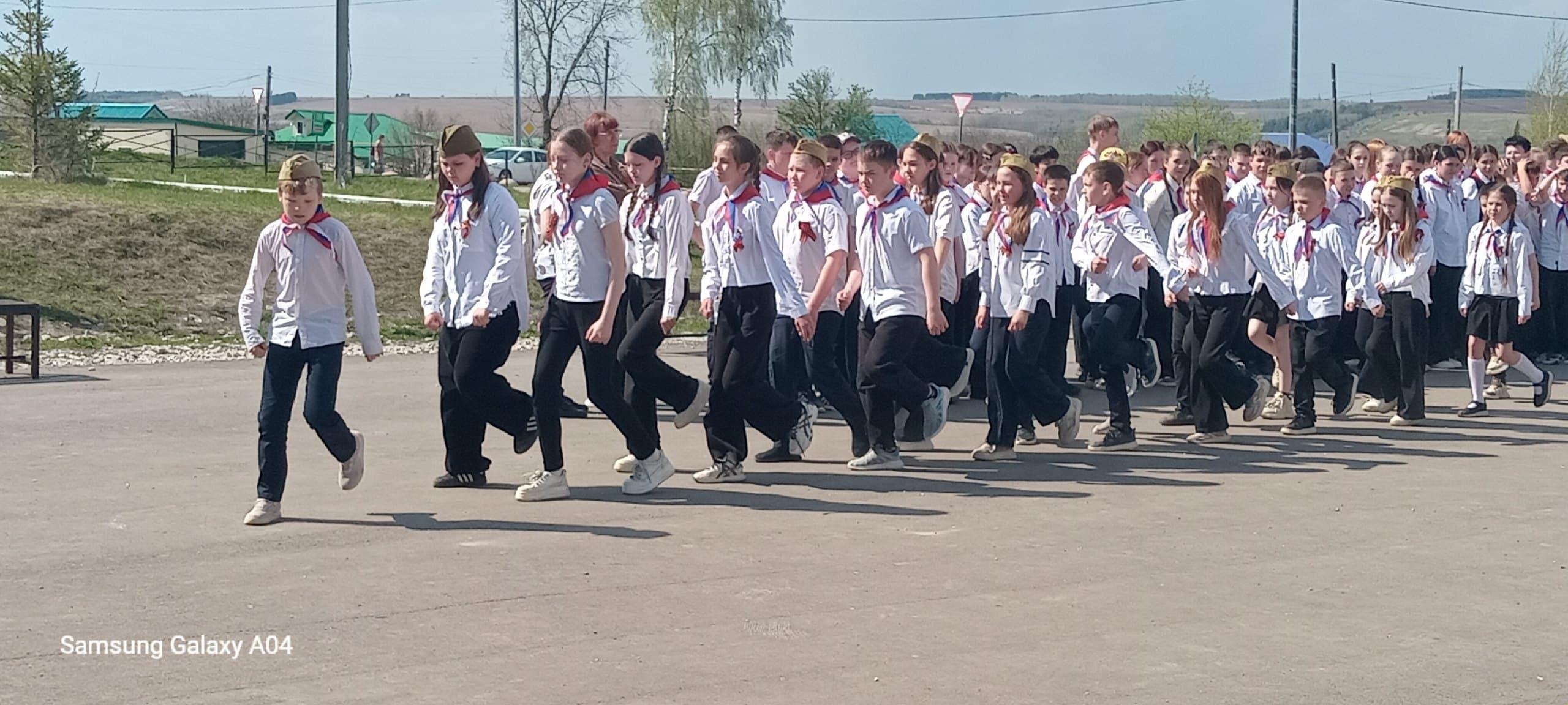 Смотр песни и строя учащихся школы прошёл в Калинино