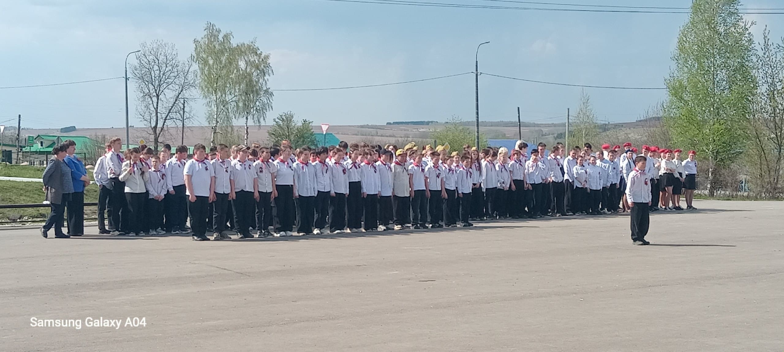 Смотр песни и строя учащихся школы прошёл в Калинино