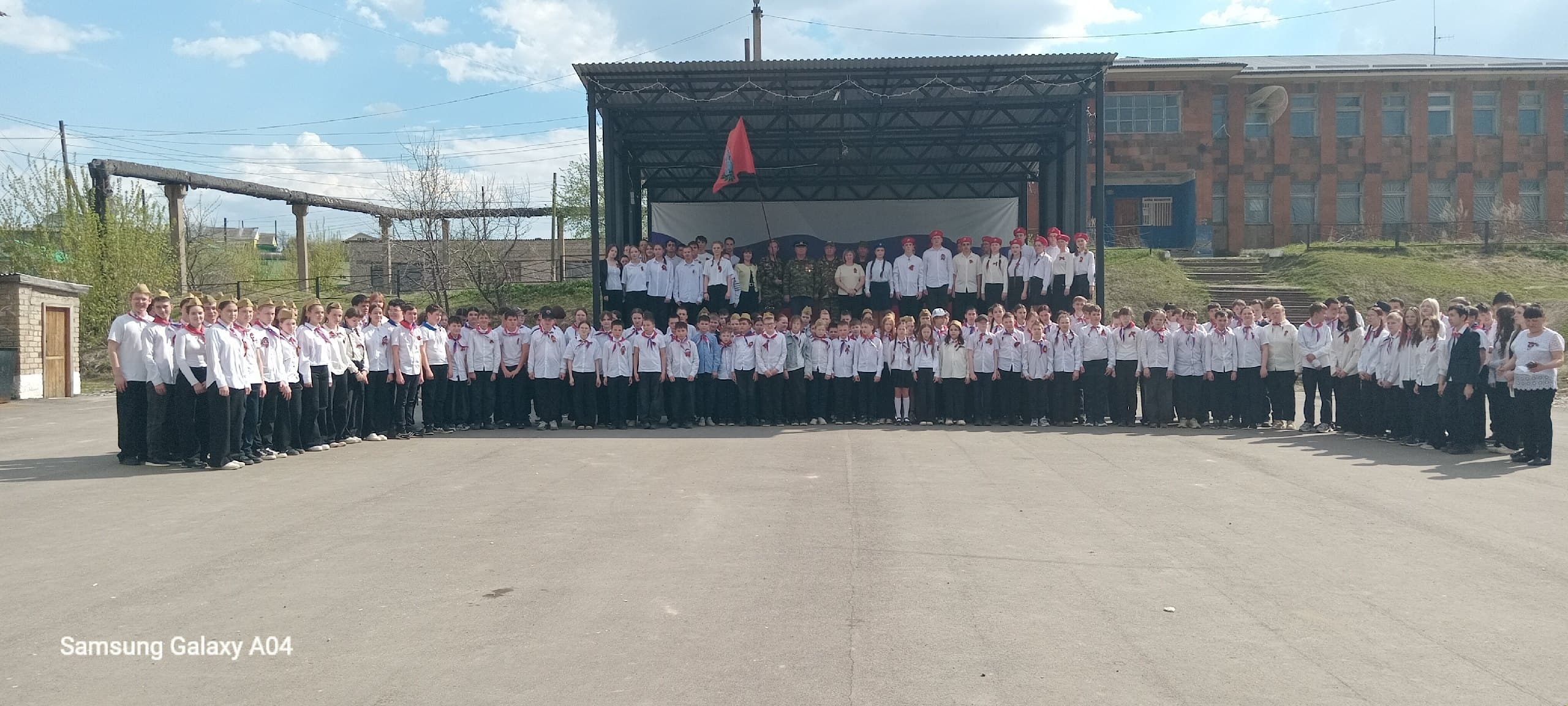 Смотр песни и строя учащихся школы прошёл в Калинино