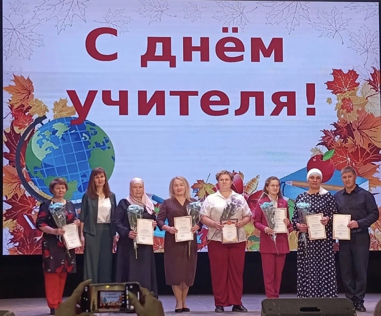 В РЦКД наградили учителей и детсад «Сандугач»