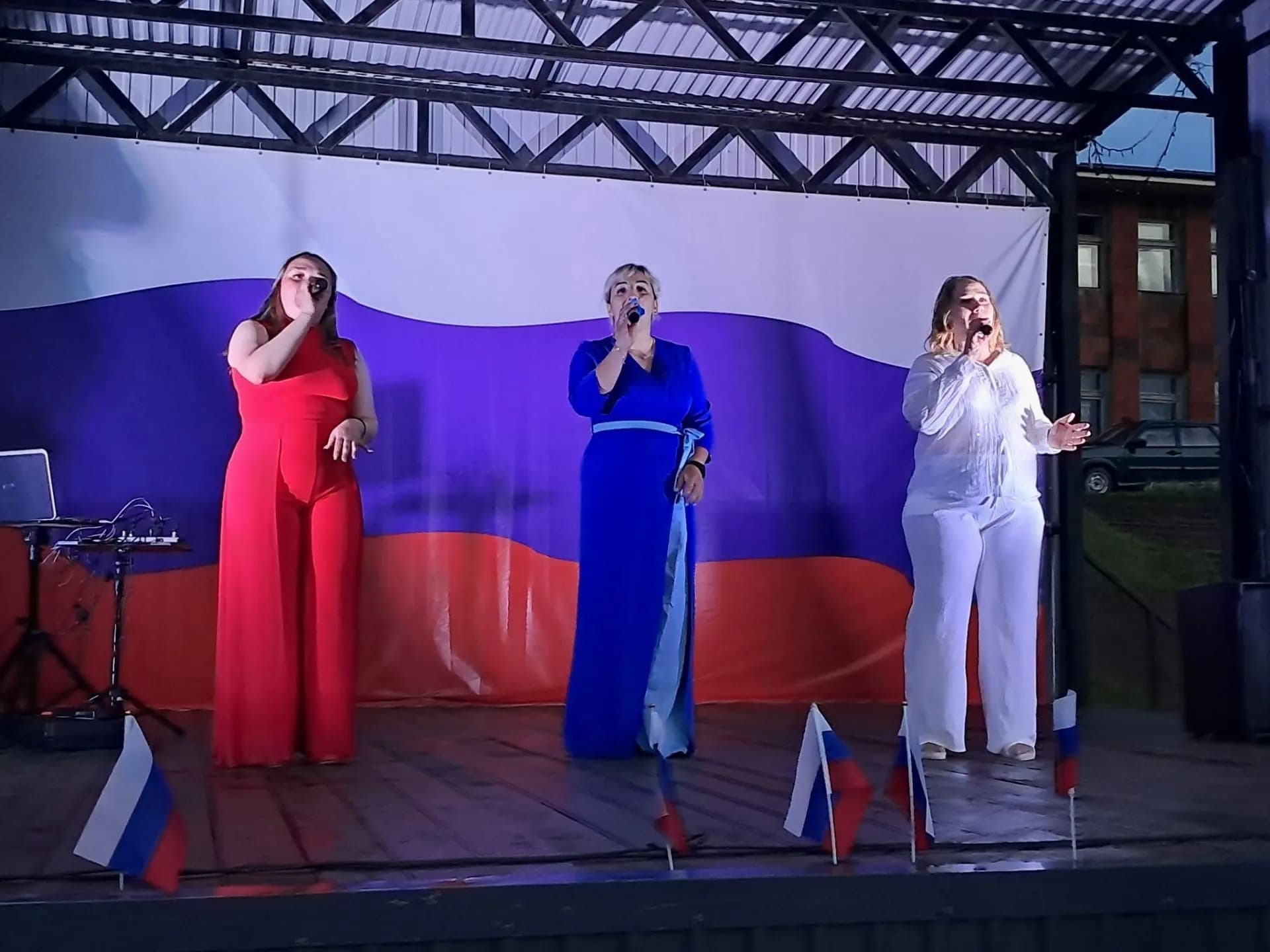 День России в Калинино: праздничный концерт